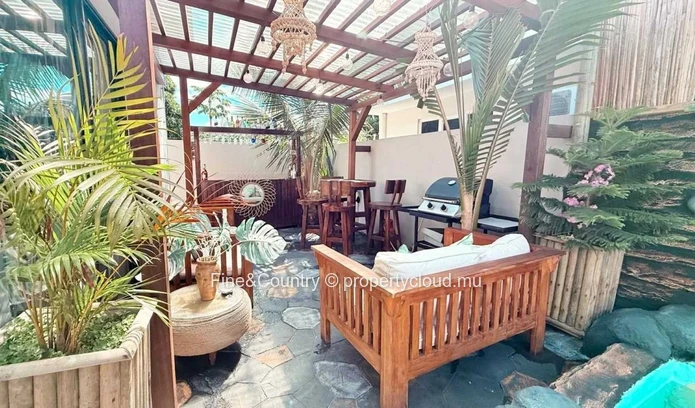 À Vendre – Maison de charme avec espace de vie intérieur-extérieur