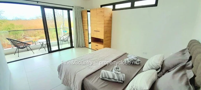 Villa neuve de 4 chambres à louer Rs 170000