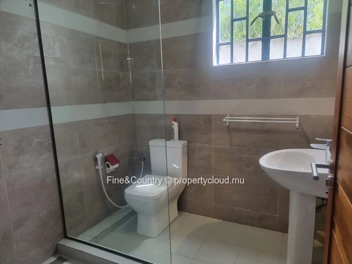 Pereybère – 280 m² Villa | Price: Rs 90,000 / month