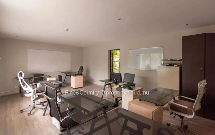 Clos du Littoral – Commercial Space with Exclusive Boat Parking