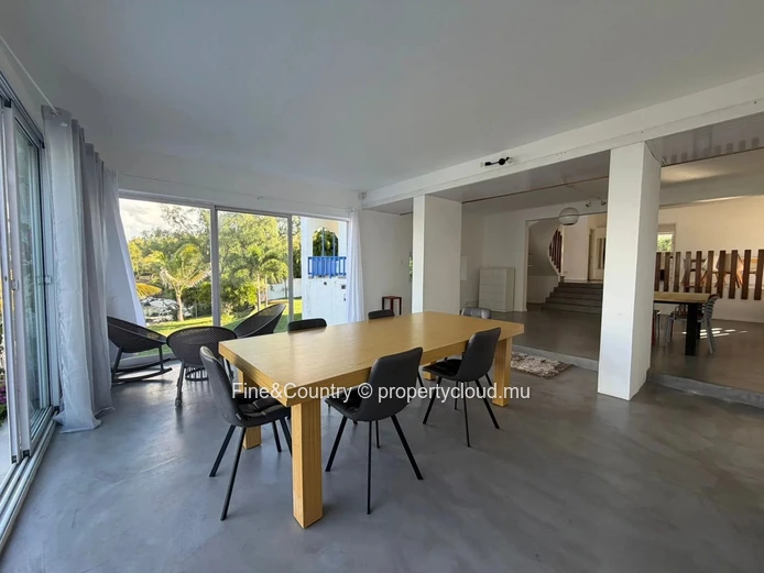 Exceptional Waterfront Villa in Calodyne – For Rent