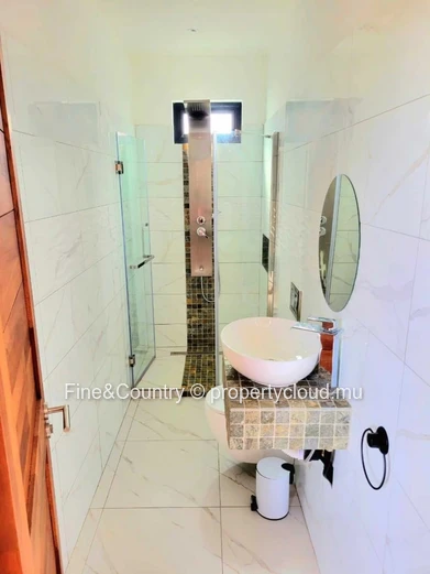 Villa neuve de 4 chambres à louer Rs 170000