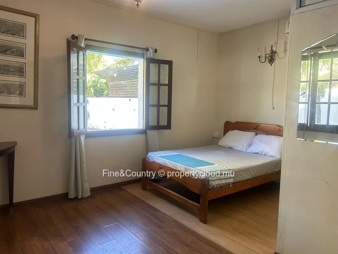 Maison atypique avec trois chambres en suite : Rs 50 000 par mois