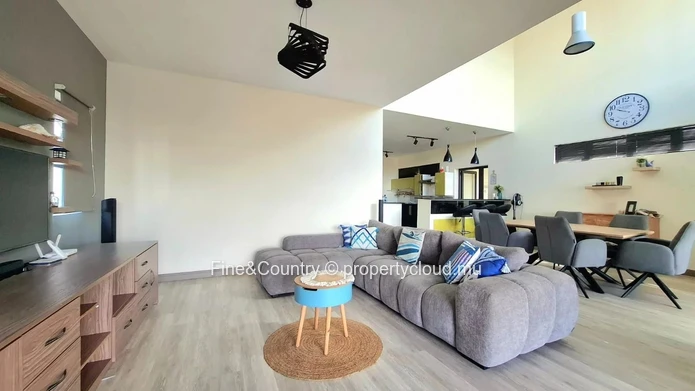 Duplex Penthouse – Montagnes, Bien-être & Commodités en Ville