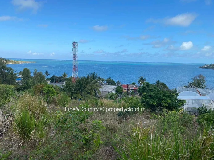 À vendre : Terrain avec vues imprenables entre mer et montagnes