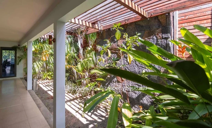 Clos du Littoral – Commercial Space with Exclusive Boat Parking