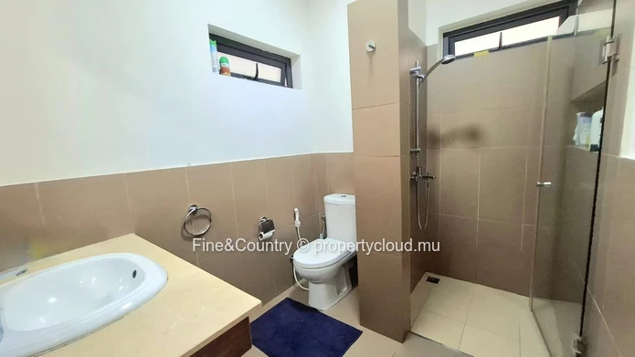 Duplex Penthouse – Montagnes, Bien-être & Commodités en Ville