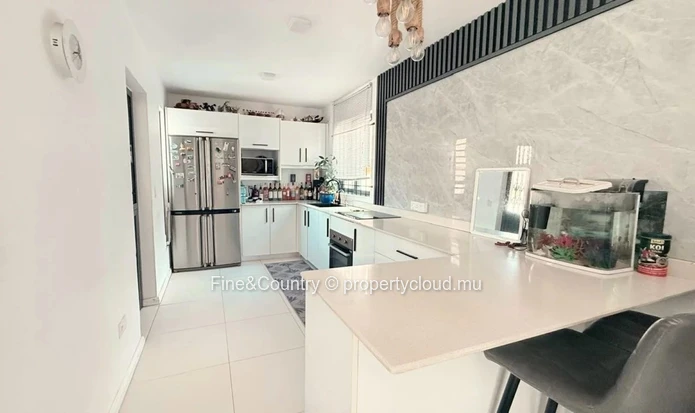 À Vendre – Maison de charme avec espace de vie intérieur-extérieur