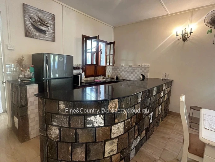 Maison atypique avec trois chambres en suite : Rs 50 000 par mois