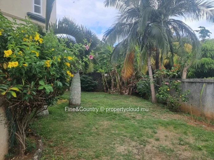 Calodyne – 280 m² Villa with Sea Glimpse | Price: Rs 100,000 / month