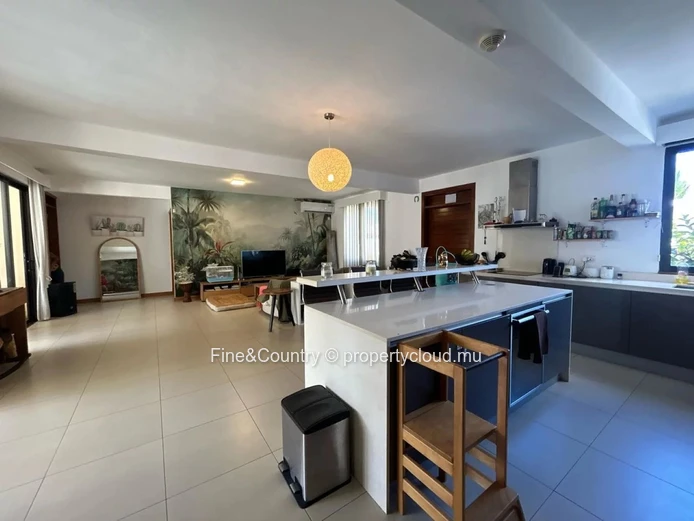 FOR SALE: Beautiful Home in a Secure Residence, Ideal for Families