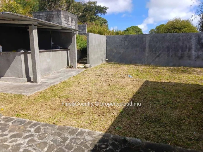 A vendre  –2 Maisons d’ exceptions avec vue sur mer.