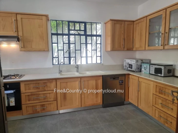 Pereybère – 280 m² Villa | Price: Rs 90,000 / month