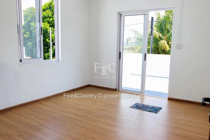 Maison Neuve à Vendre à Poste de Flacq – 3 Chambres + Bureau