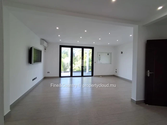À Vendre – Élégante Propriété Familiale à Roches Noires