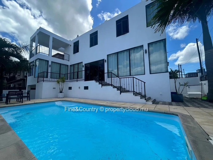 À vendre Rs0 Belle maison spacieuse avec Piscine !