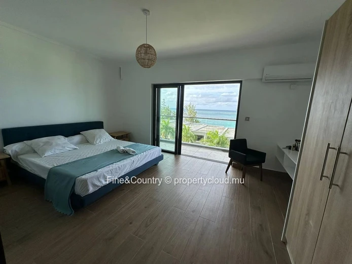 Penthouse Duplex Beachfront – 3 Bedrooms