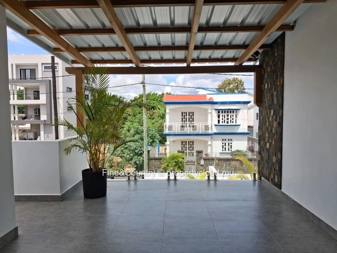 Villa 3 Chambres avec Piscine à Louer