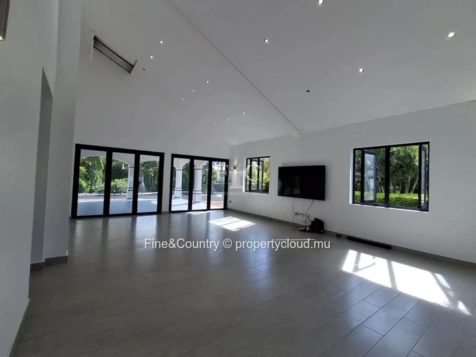 À Vendre – Élégante Propriété Familiale à Roches Noires