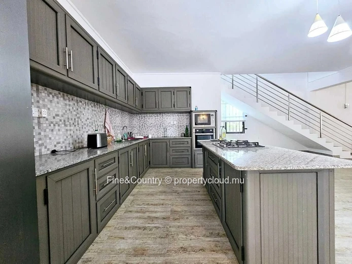 For Sale: Spacious And Modern House