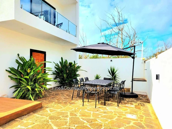 Villa neuve de 4 chambres à louer Rs 170000