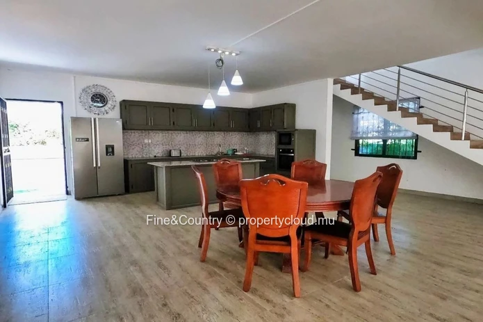 For Sale: Spacious And Modern House