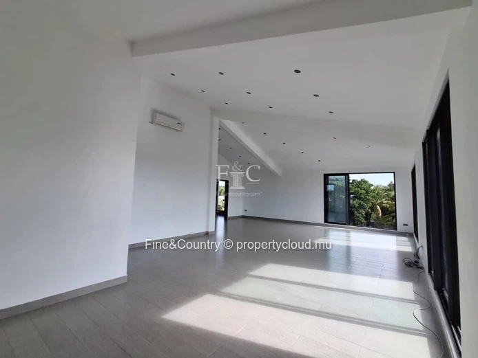 À Vendre – Élégante Propriété Familiale à Roches Noires