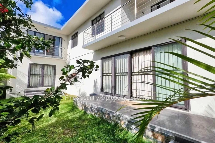 For Sale: Spacious And Modern House