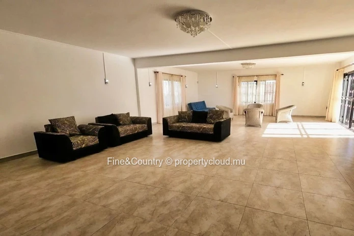 For Sale: Spacious And Modern House