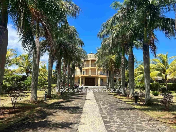 For Sale-Exceptional villa in Pointe Aux Biches