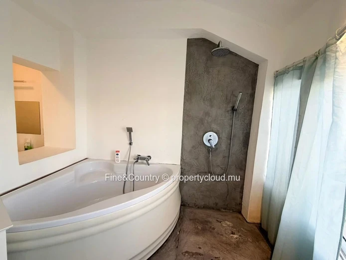 Exceptional Waterfront Villa in Calodyne – For Rent