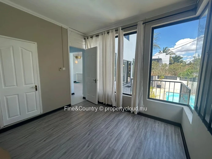 À vendre Rs0 Belle maison spacieuse avec Piscine !