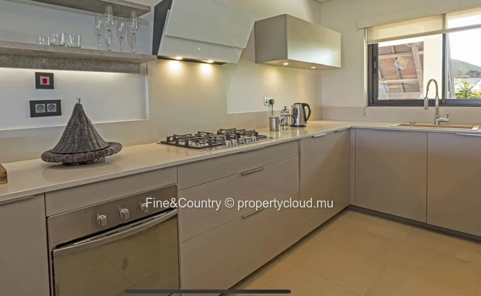 A vendre : Appartement de luxe pieds dans l’eau a Anahita Resort