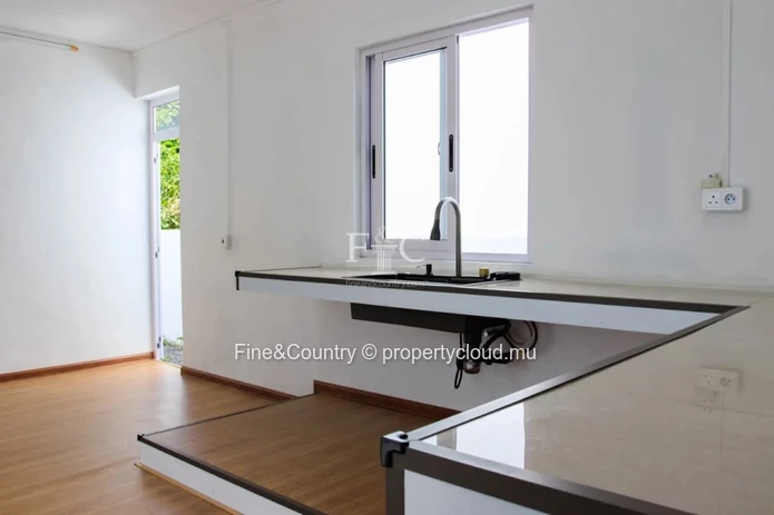 Maison Neuve à Vendre à Poste de Flacq – 3 Chambres + Bureau