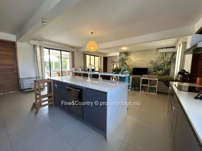 FOR SALE: Beautiful Home in a Secure Residence, Ideal for Families
