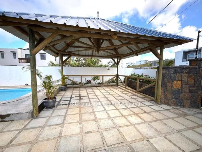 FOR RENT – Modern Villa in Péreybère