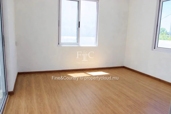 Maison Neuve à Vendre à Poste de Flacq – 3 Chambres + Bureau
