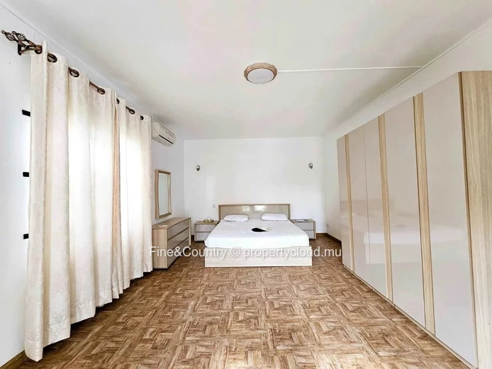 For Sale: Spacious And Modern House