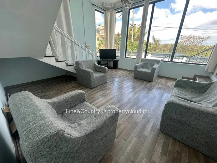 À vendre Rs0 Belle maison spacieuse avec Piscine !