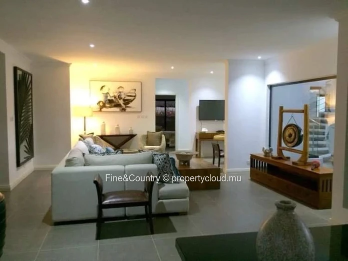 A Vendre-Villa D’exception avec vue mer et permis de résidence a vie ! Rs (accessible aux étrangers)