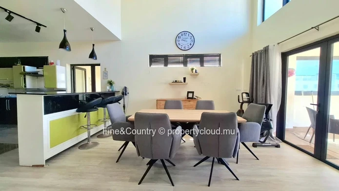 Duplex Penthouse – Montagnes, Bien-être & Commodités en Ville