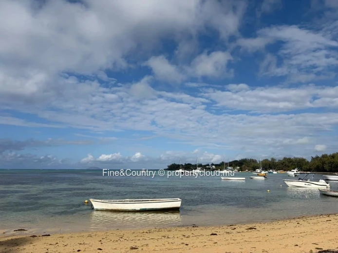 Maison Pieds dans l’Eau + Chalet – Vue Coin de Mire