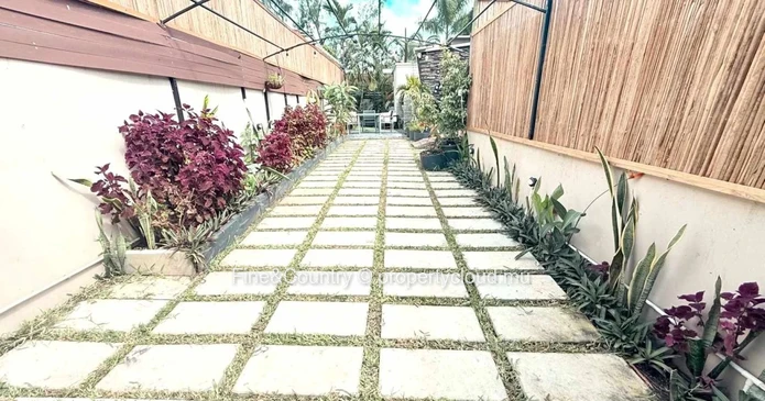 À Vendre – Maison de charme avec espace de vie intérieur-extérieur