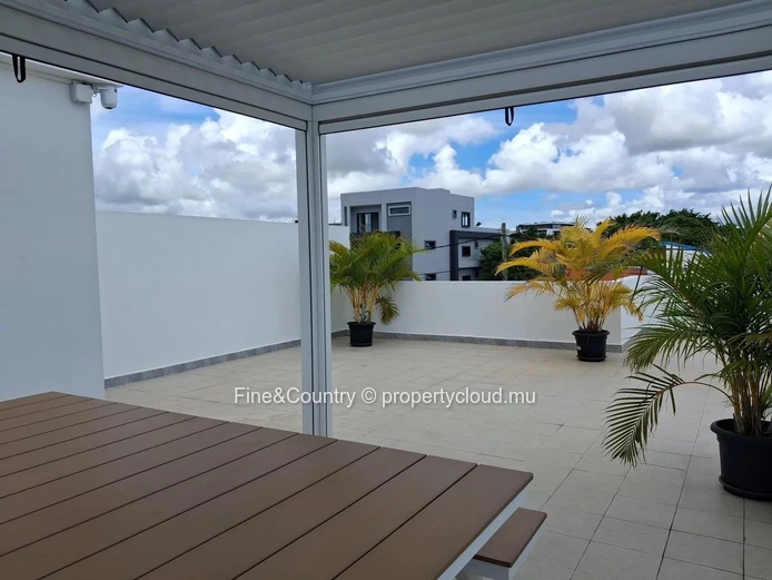 Maison 3 Chambres avec Piscine et Rooftop à Vendre