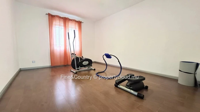 FOR SALE:  Unfurnished home for large family / rental investment