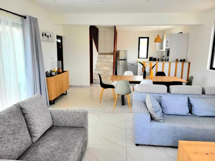 Villa neuve de 4 chambres à louer Rs 170000