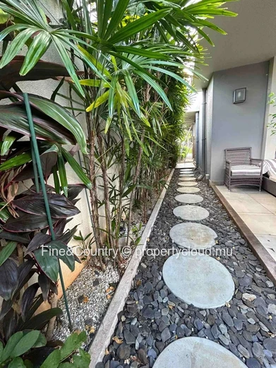 FOR RENT 120,000/month animals accepted with Gardener, pool attendant, housekeeper