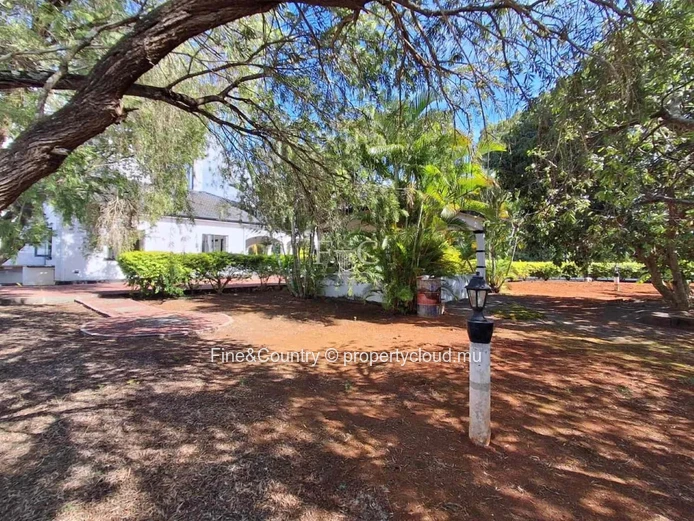 À Vendre – Élégante Propriété Familiale à Roches Noires