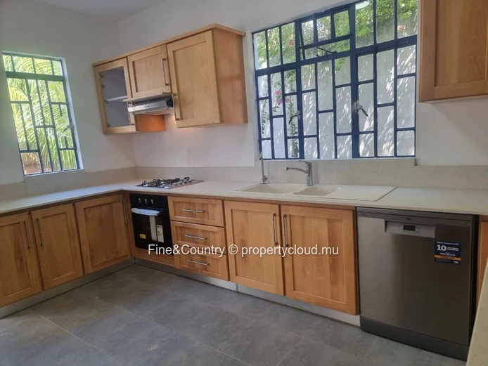 Pereybère – 280 m² Villa | Price: Rs 90,000 / month