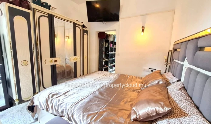 À Vendre – Maison de charme avec espace de vie intérieur-extérieur